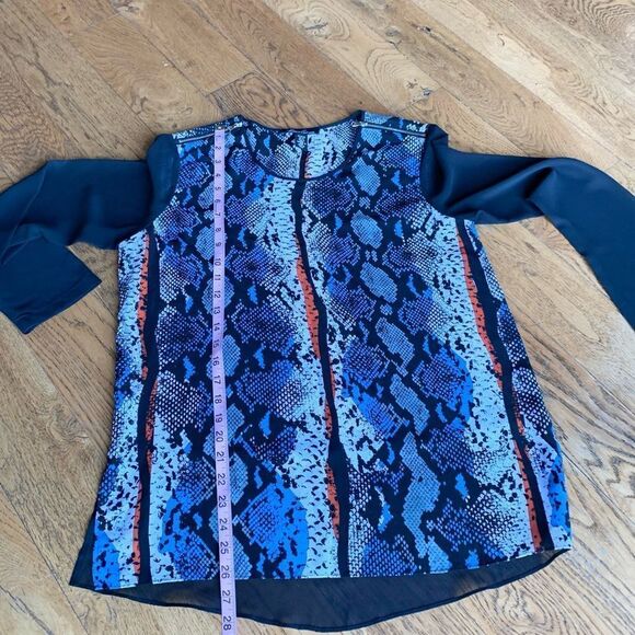 𝅺Kenneth‎ Cole Sheer Animal Print Apparel Top - Picture 7 of 13